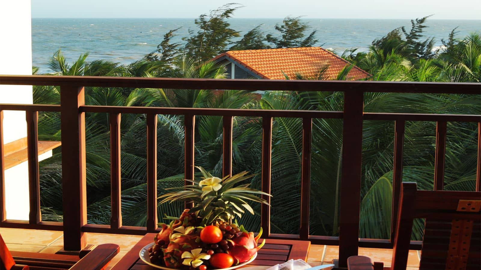 rooms-room-deluxe-seaview-balcony