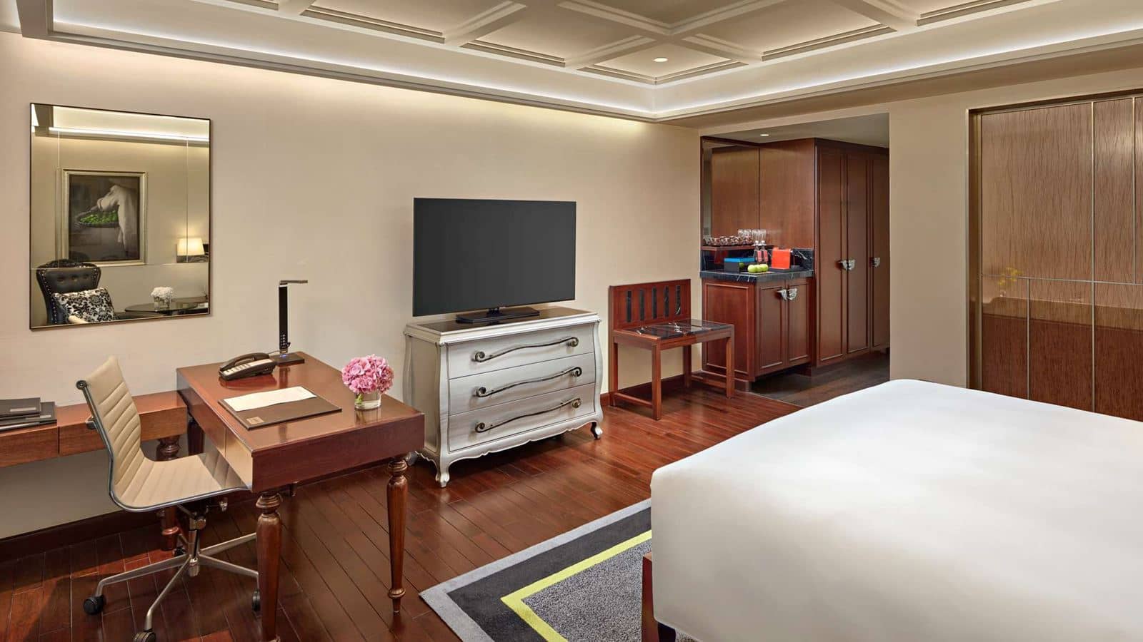 rooms-deluxe-room
