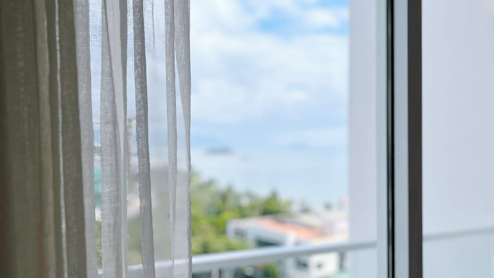 rooms-deluxe-partial-ocean-view