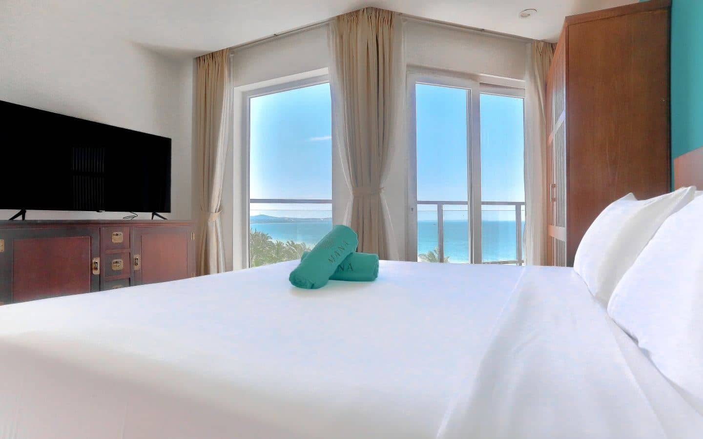 rooms-deluxe-balcony-ocean-view