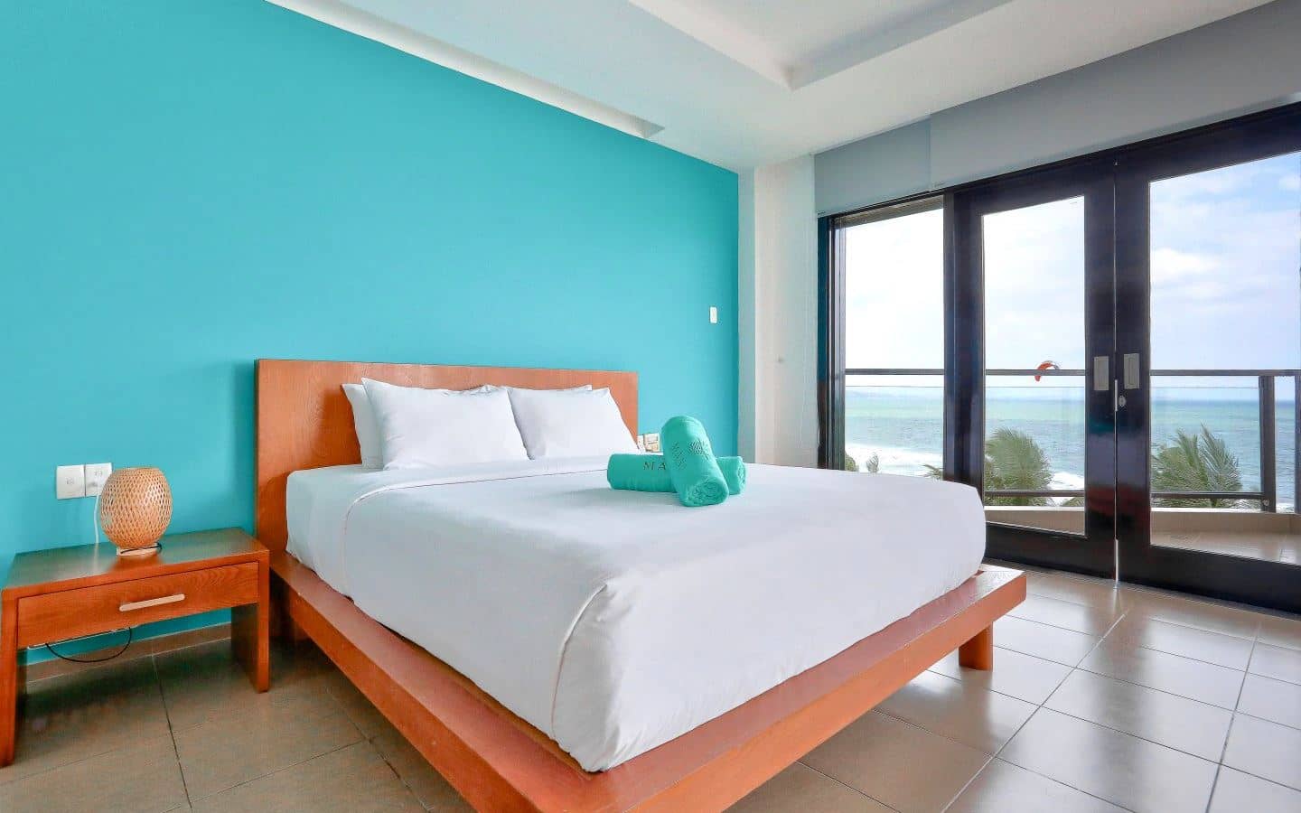 rooms-beachfront-suite-with-balcony-child-without-extra-bed