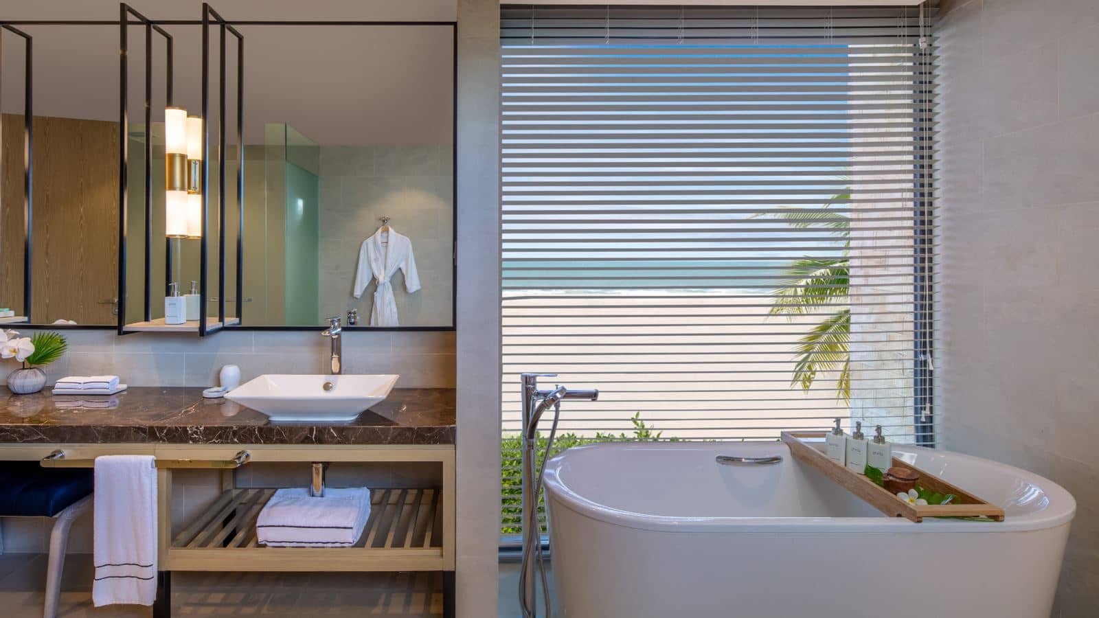 rooms-the-level-3bedroom-lakefront-pool-villa