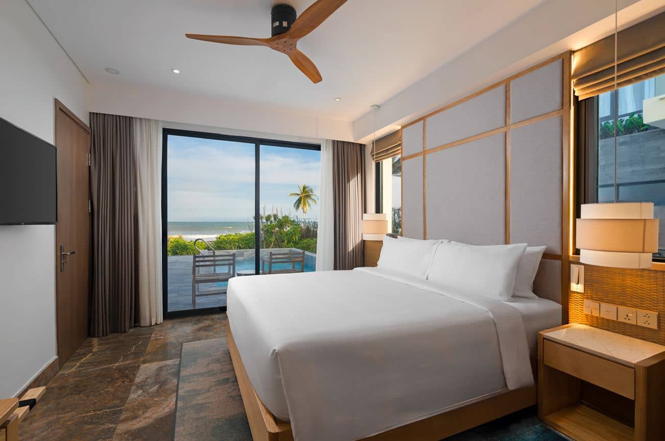 rooms-3bedroom-beach-front-pool-villa