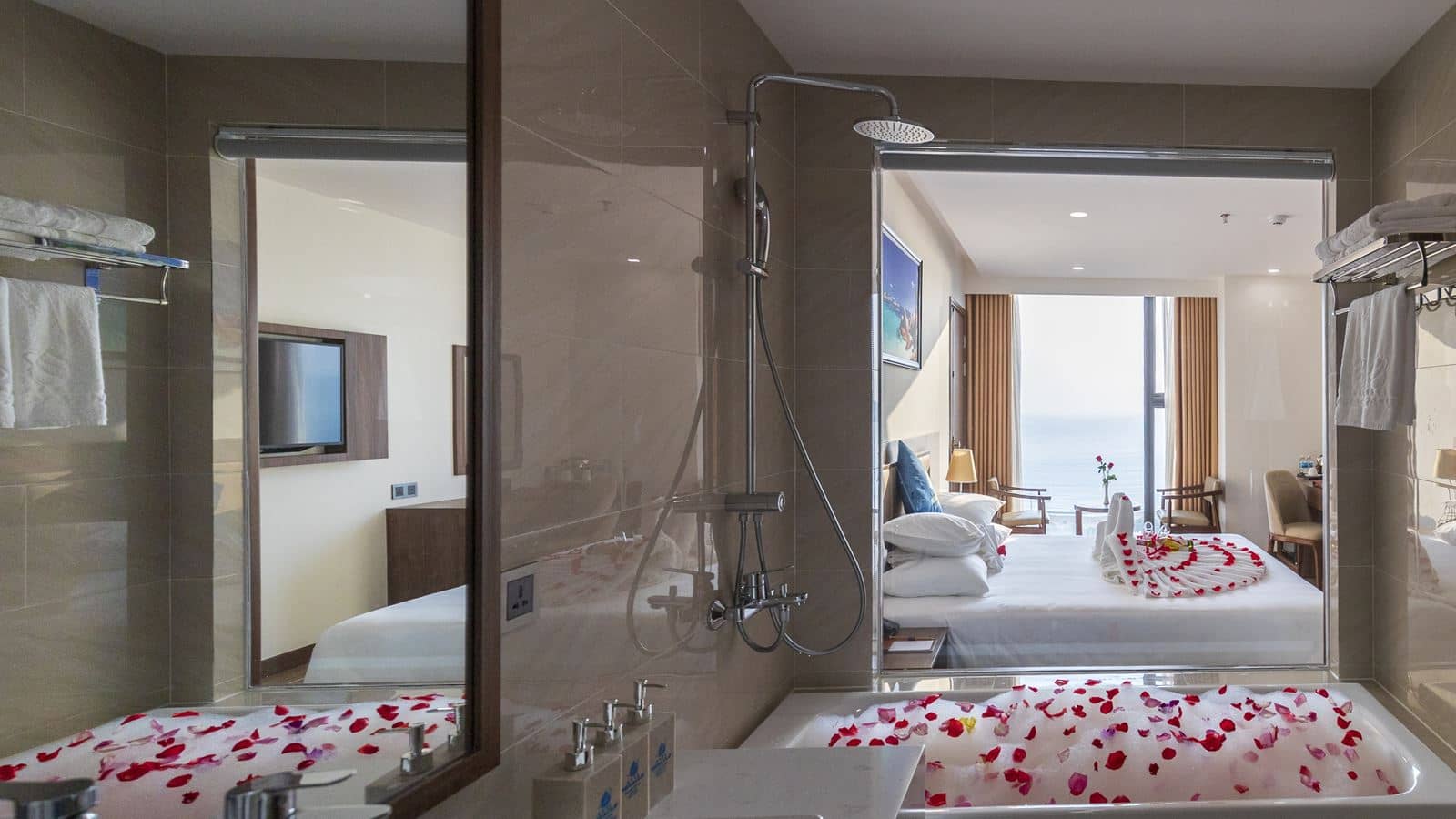rooms-senior-deluxe-sea-view-child-without-extra-bed
