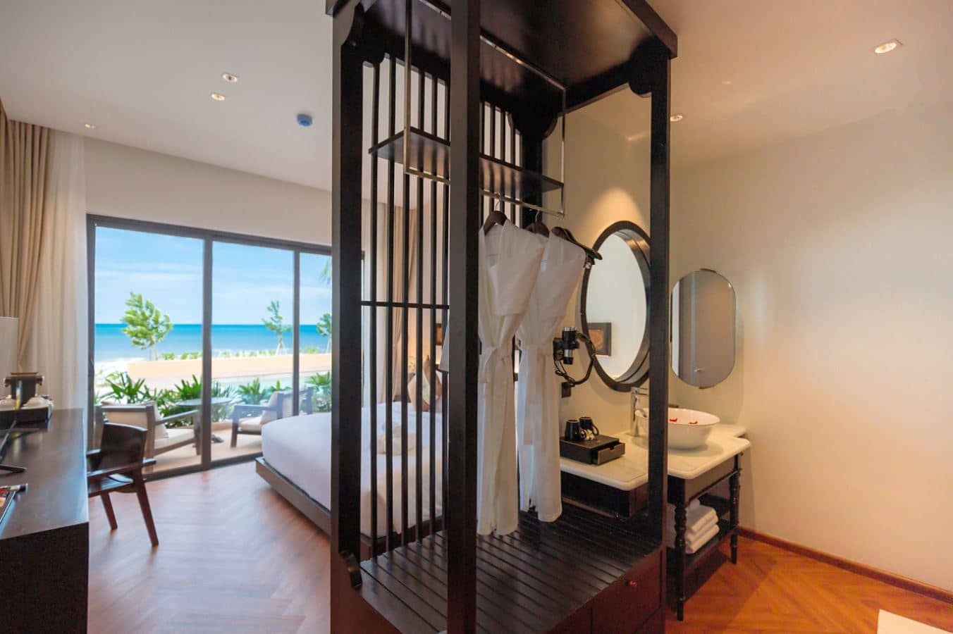 rooms-oceanfront-king-retreat