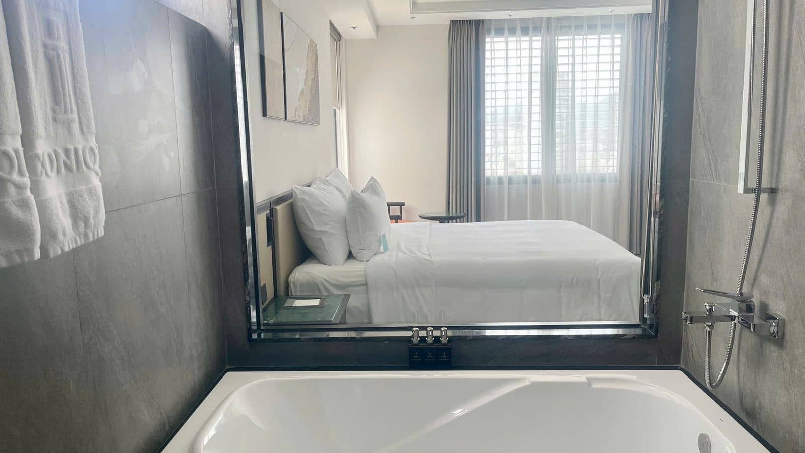 rooms-premier-deluxe