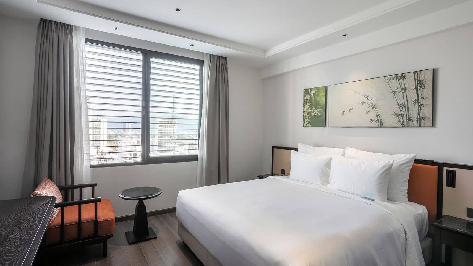 rooms-deluxe-room-city-view