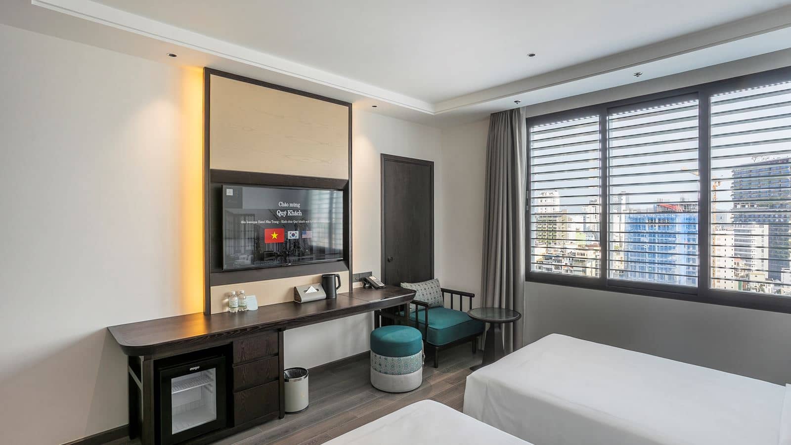 rooms-deluxe-room-city-view