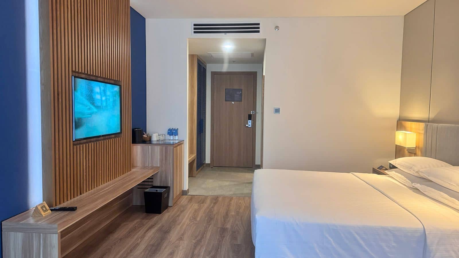 rooms-deluxe-kingtwin-room-with-balcony