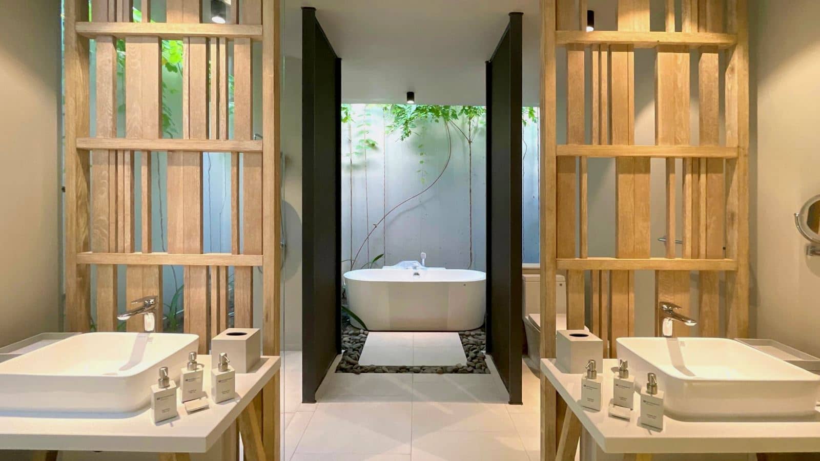 rooms-1bedroom-pool-villa-no-extra-bed