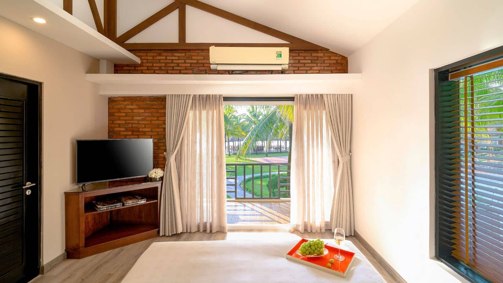 rooms-deluxe-ocean-view-balcony-or-terrace