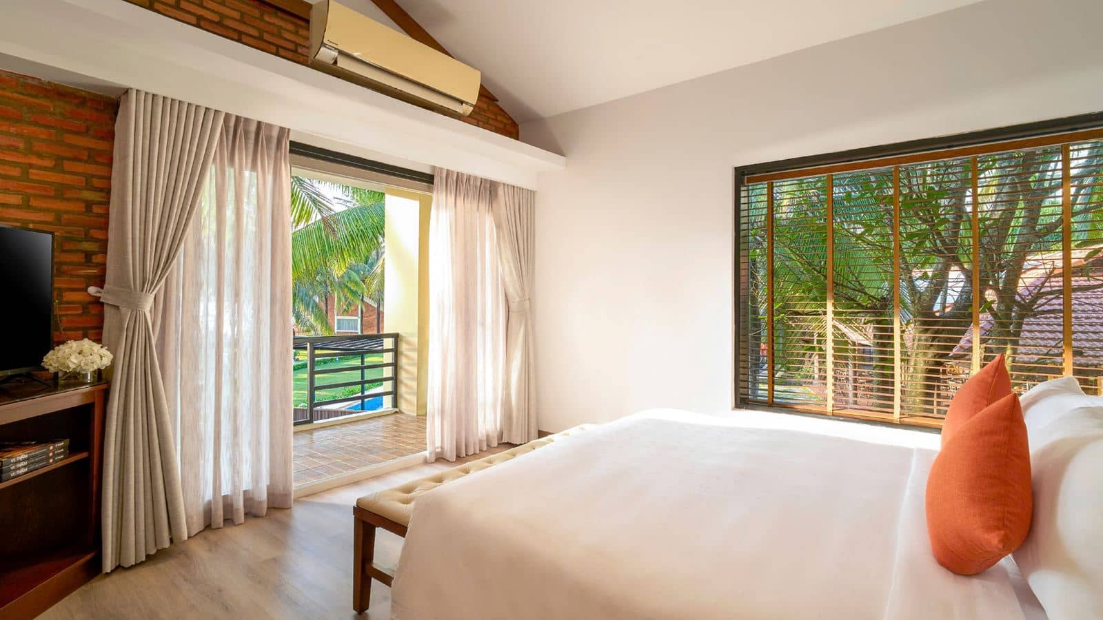 rooms-deluxe-ocean-view-balcony-or-terrace