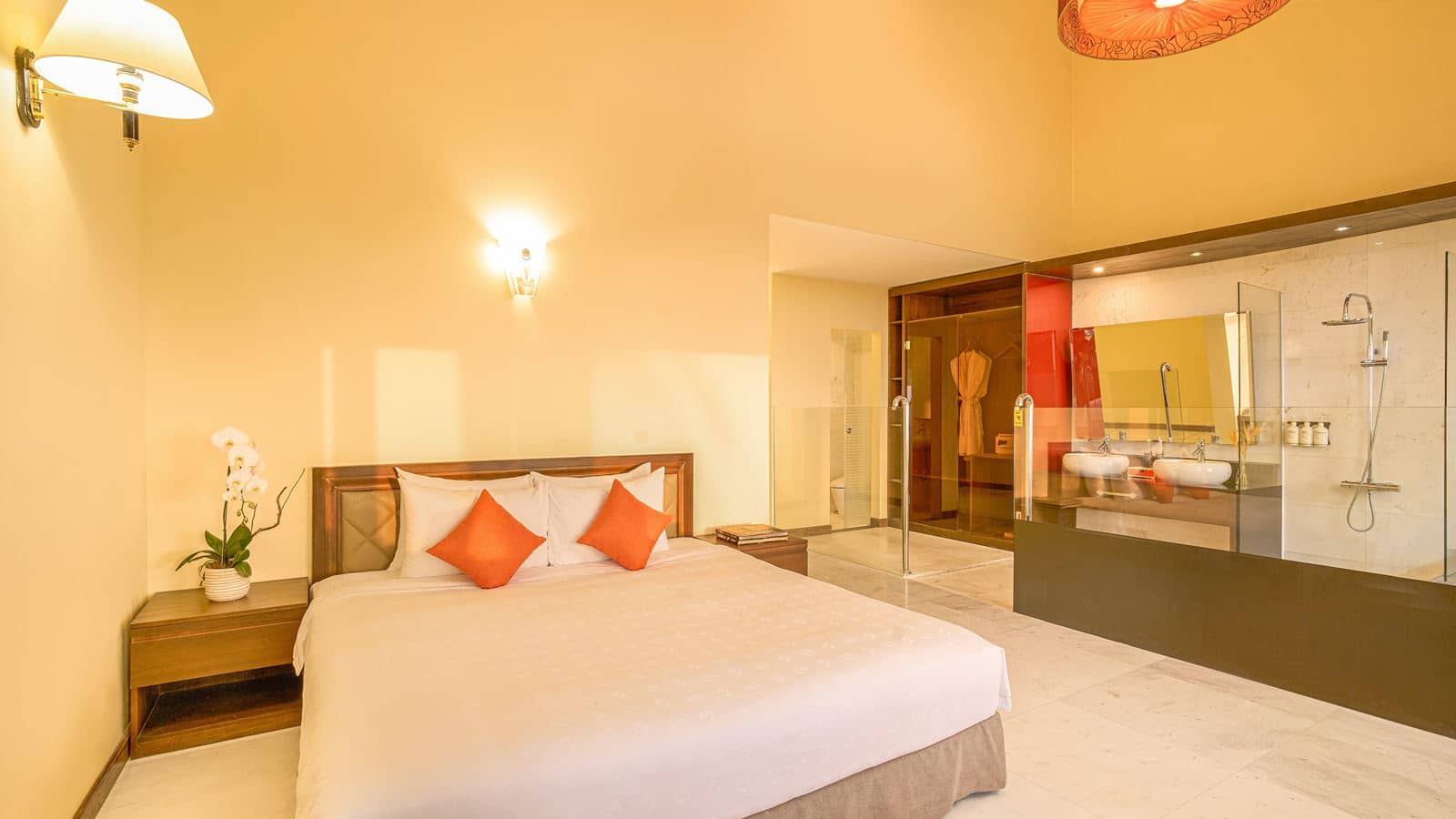 rooms-famiana-executive-suite-terrace-family