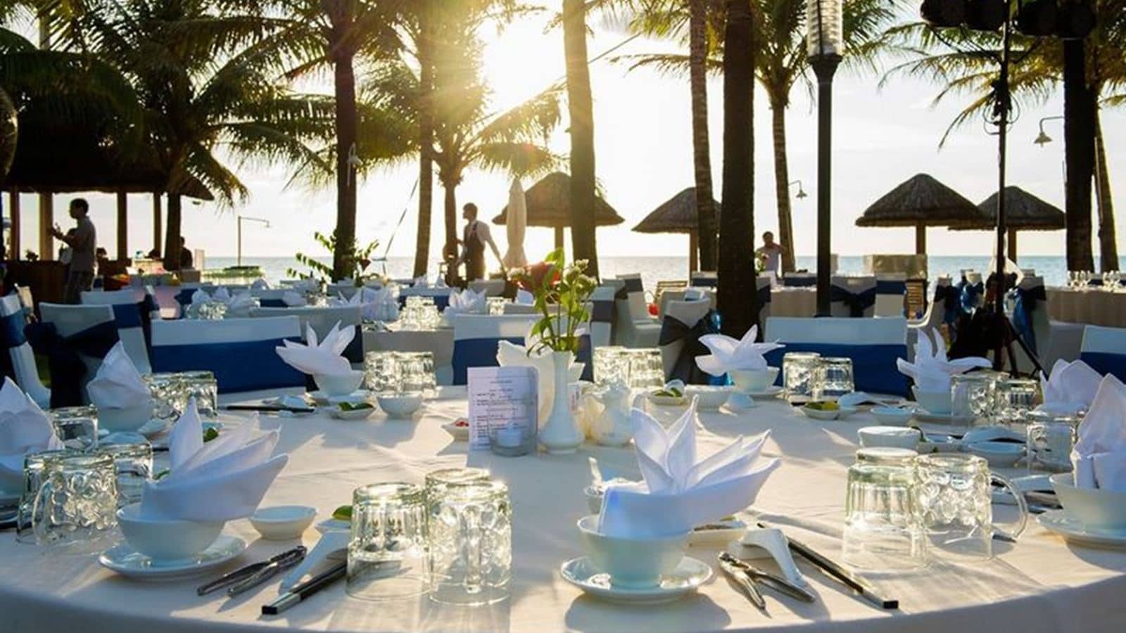 restaurants-restaurant