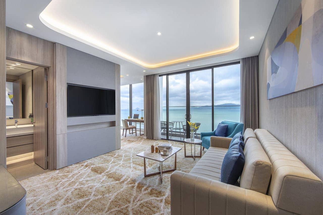 rooms-suite-ocean-view-with-balcony