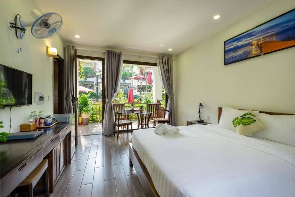 rooms-standard-triple-with-balcony-no-extra-bed