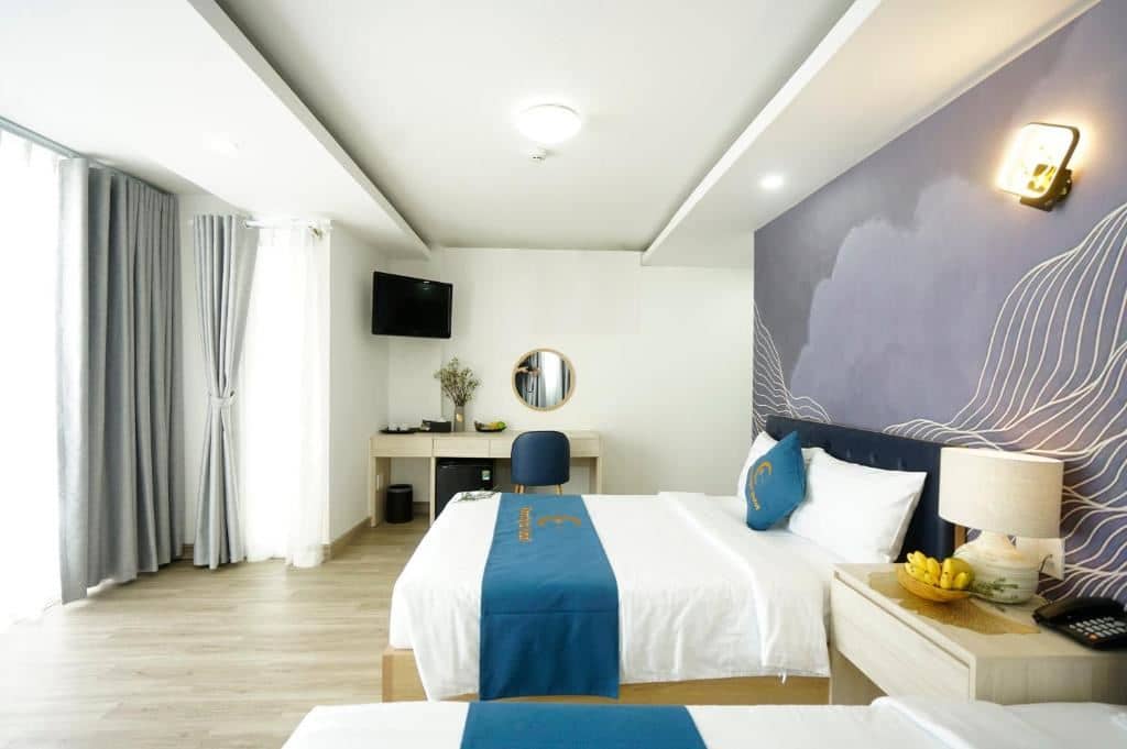 rooms-senior-city-view