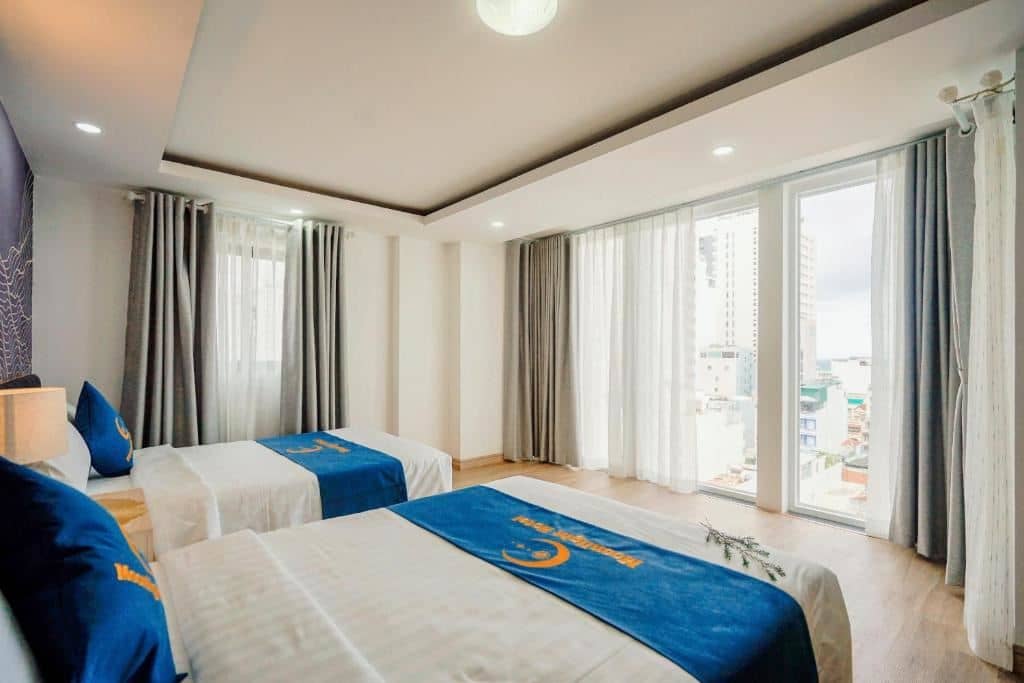 rooms-family-city-view