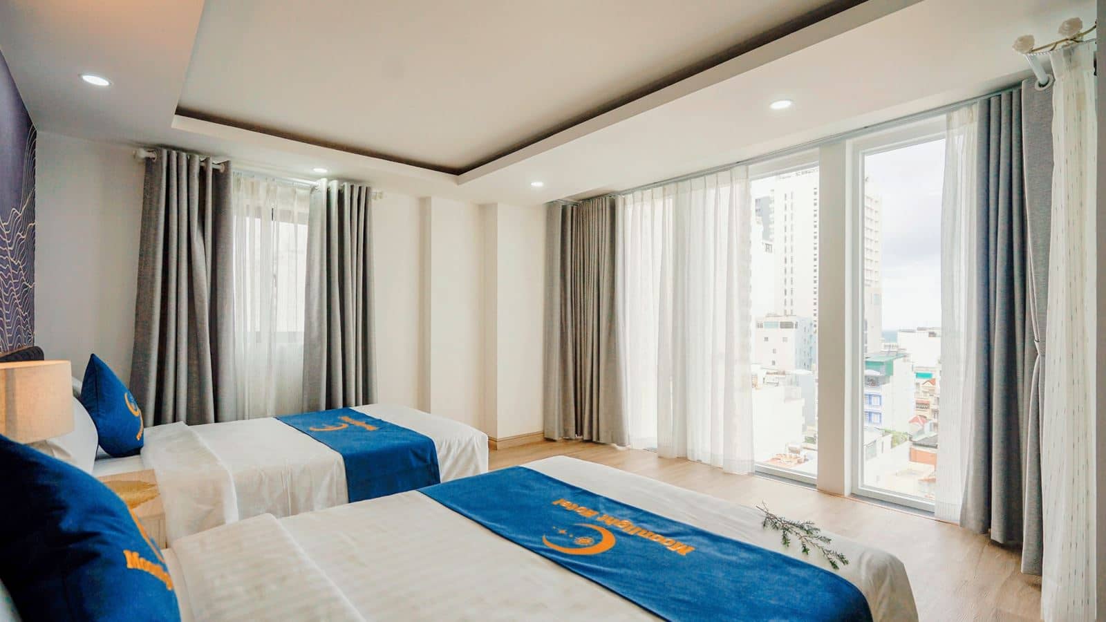 rooms-senior-city-view