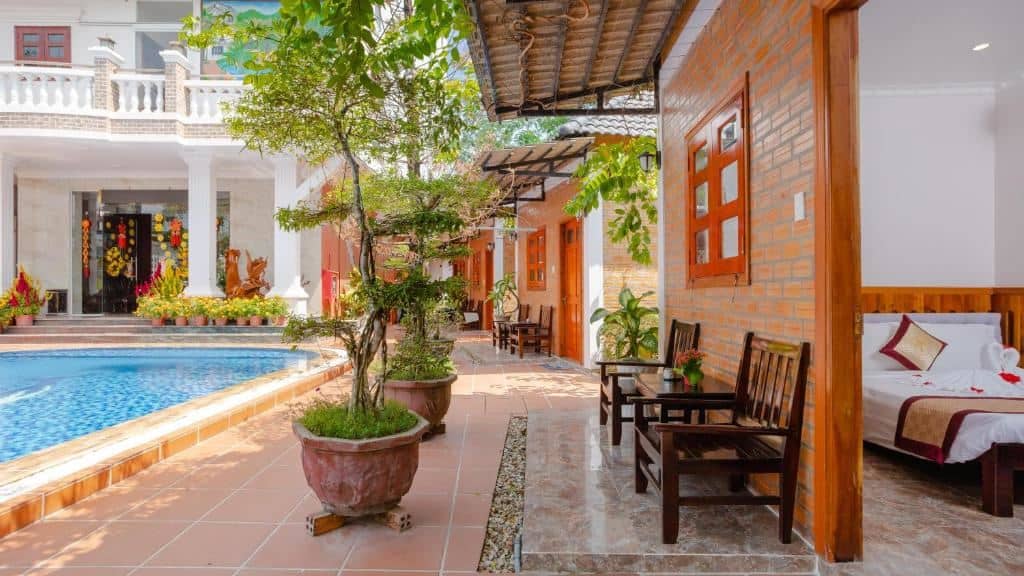 rooms-bungalow-garden--pool-view
