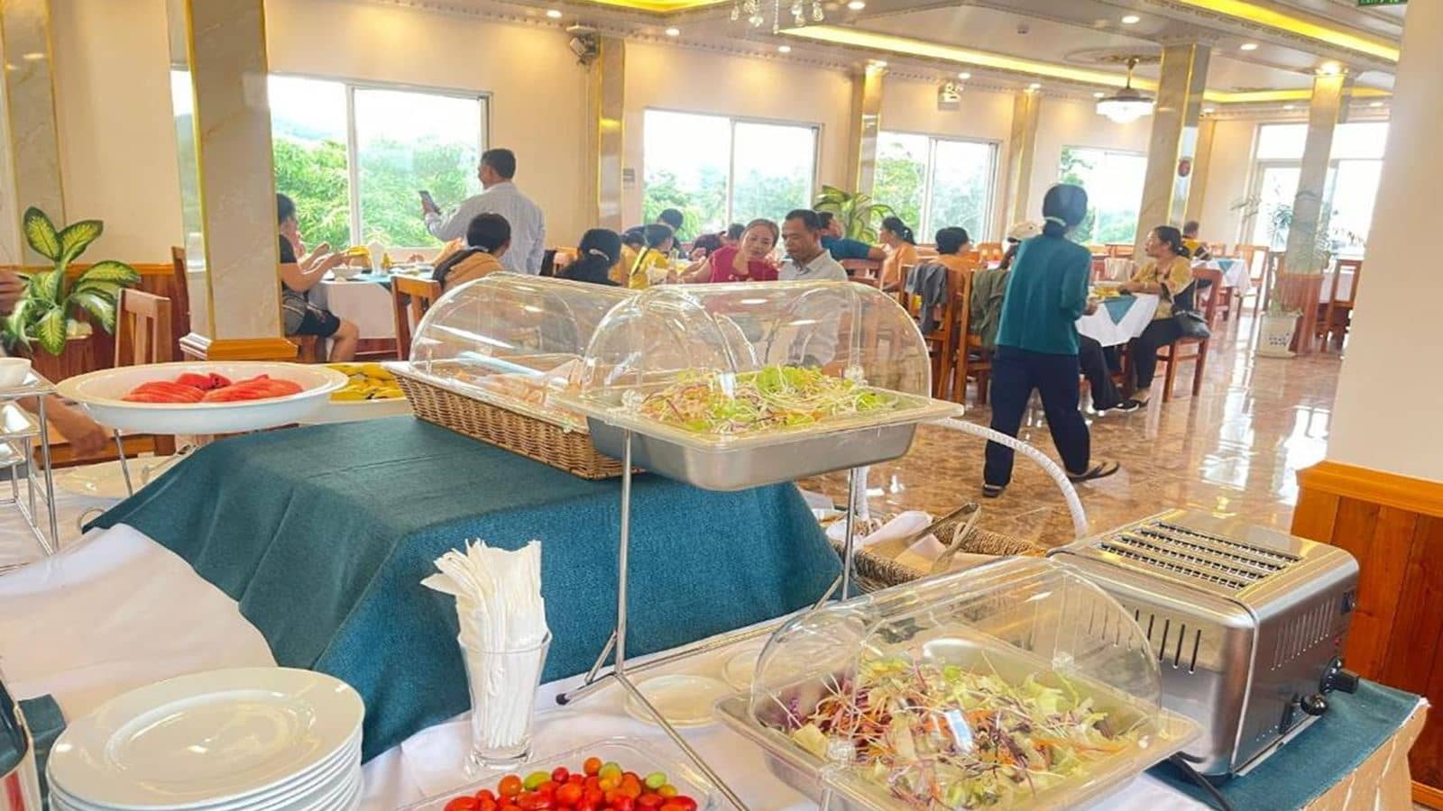 restaurants-restaurant