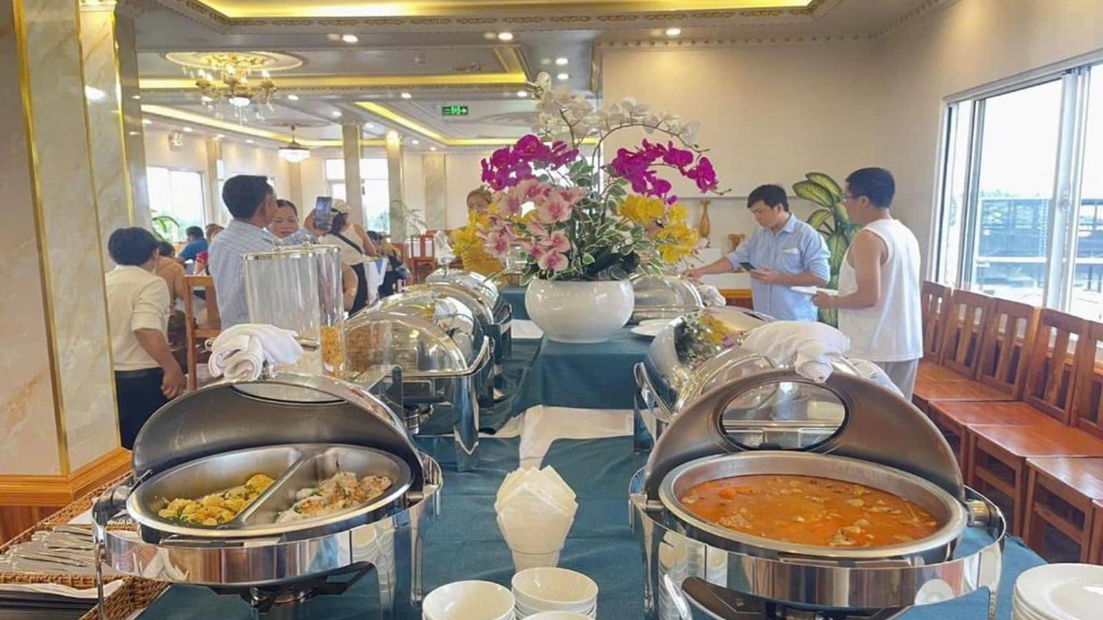 restaurants-restaurant