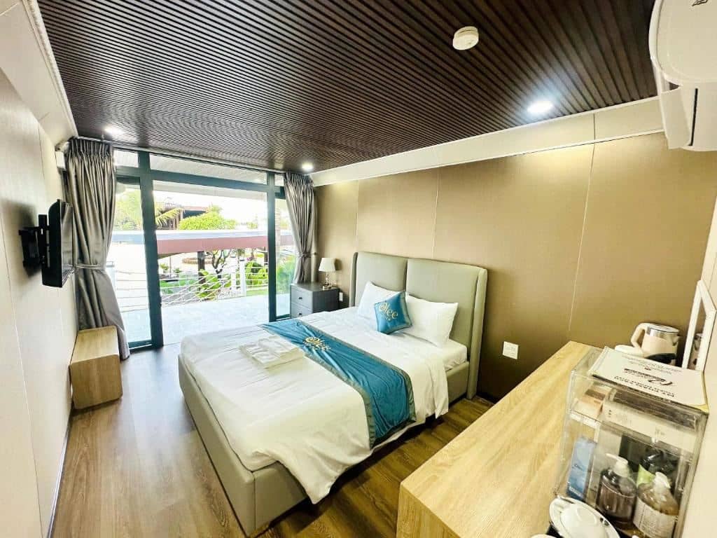 rooms-double-room-pool-view