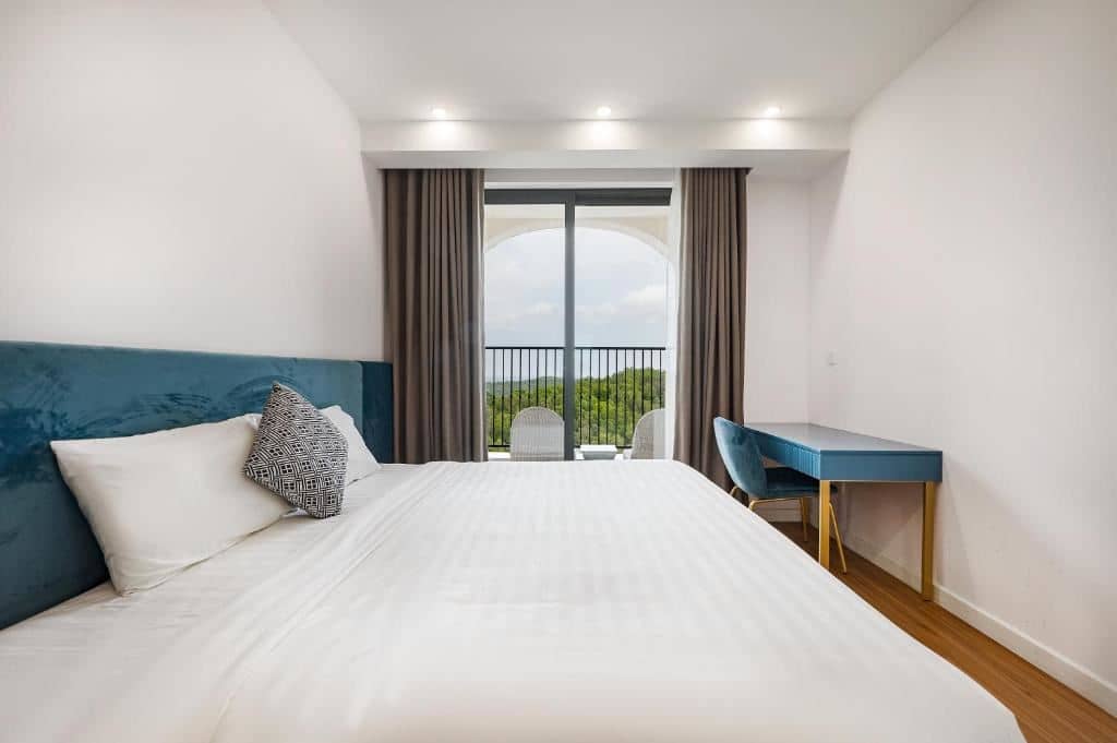 rooms-studio-ocean--fireworks-view-no-extra-bed