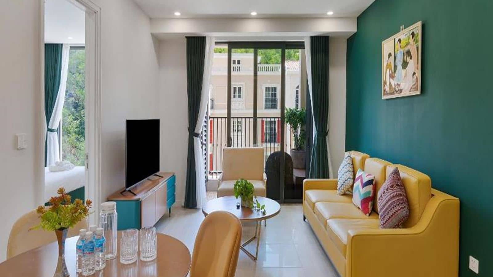 rooms-one-bedroom-mountain--city-view-apartment