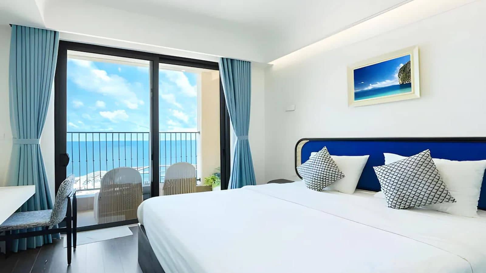 rooms-studio-high-floor-ocean--fireworks-view-no-extra-bed