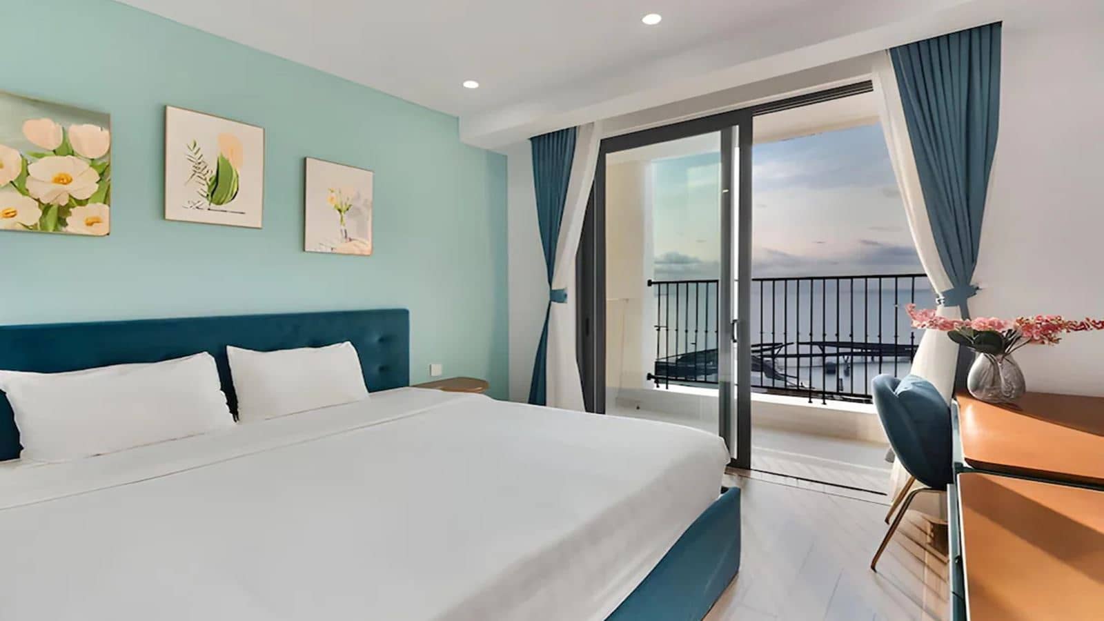rooms-studio-ocean--fireworks-view-no-extra-bed