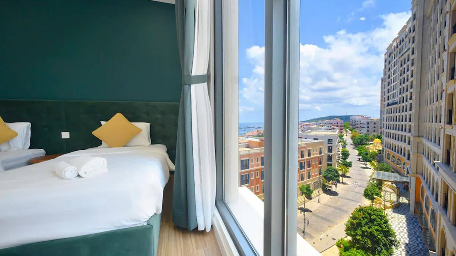 rooms-two-bedroom-mountain--city-view-apartment