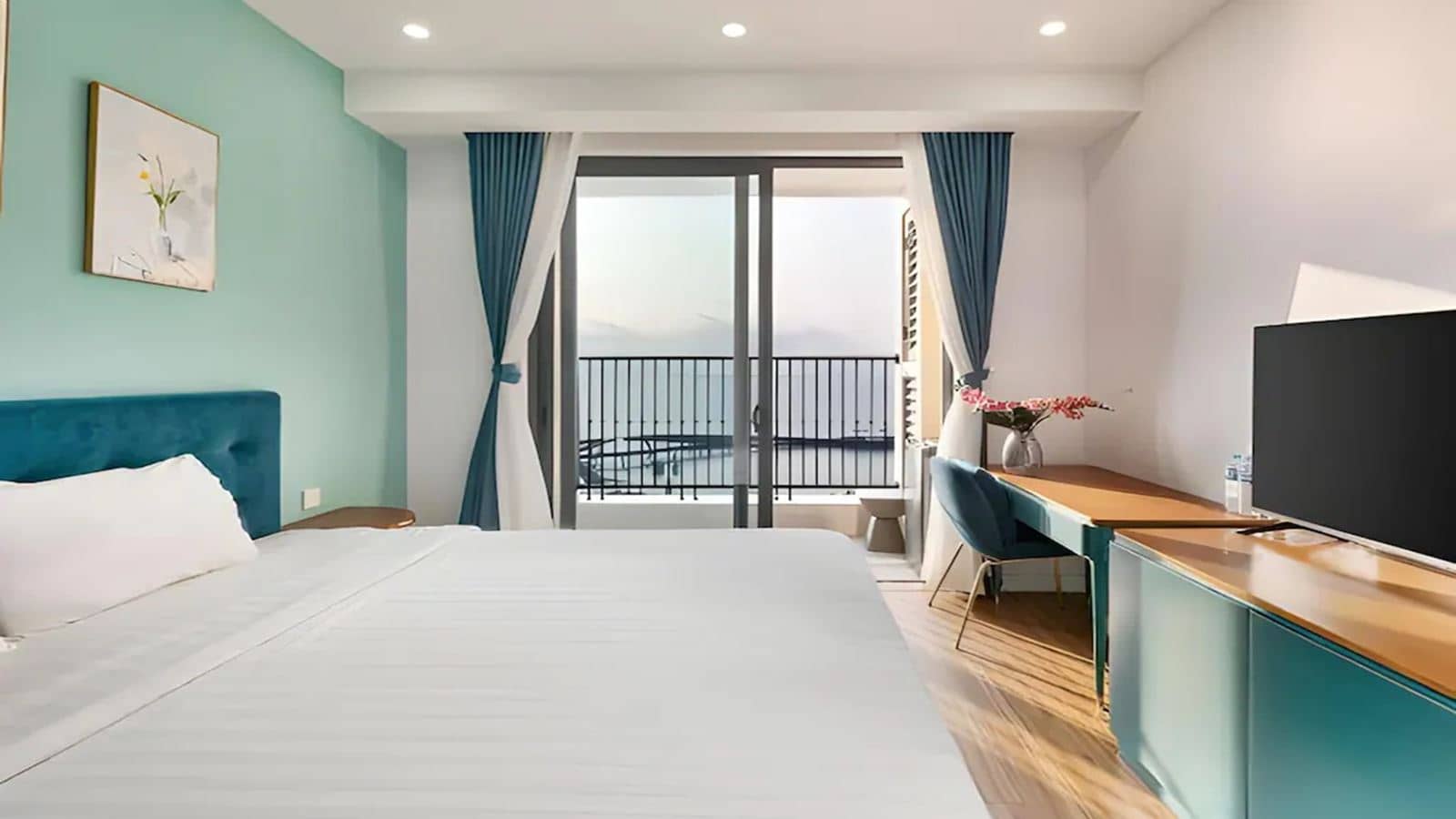 rooms-two-bedroom-panorama-ocean--fireworks-view-apartment