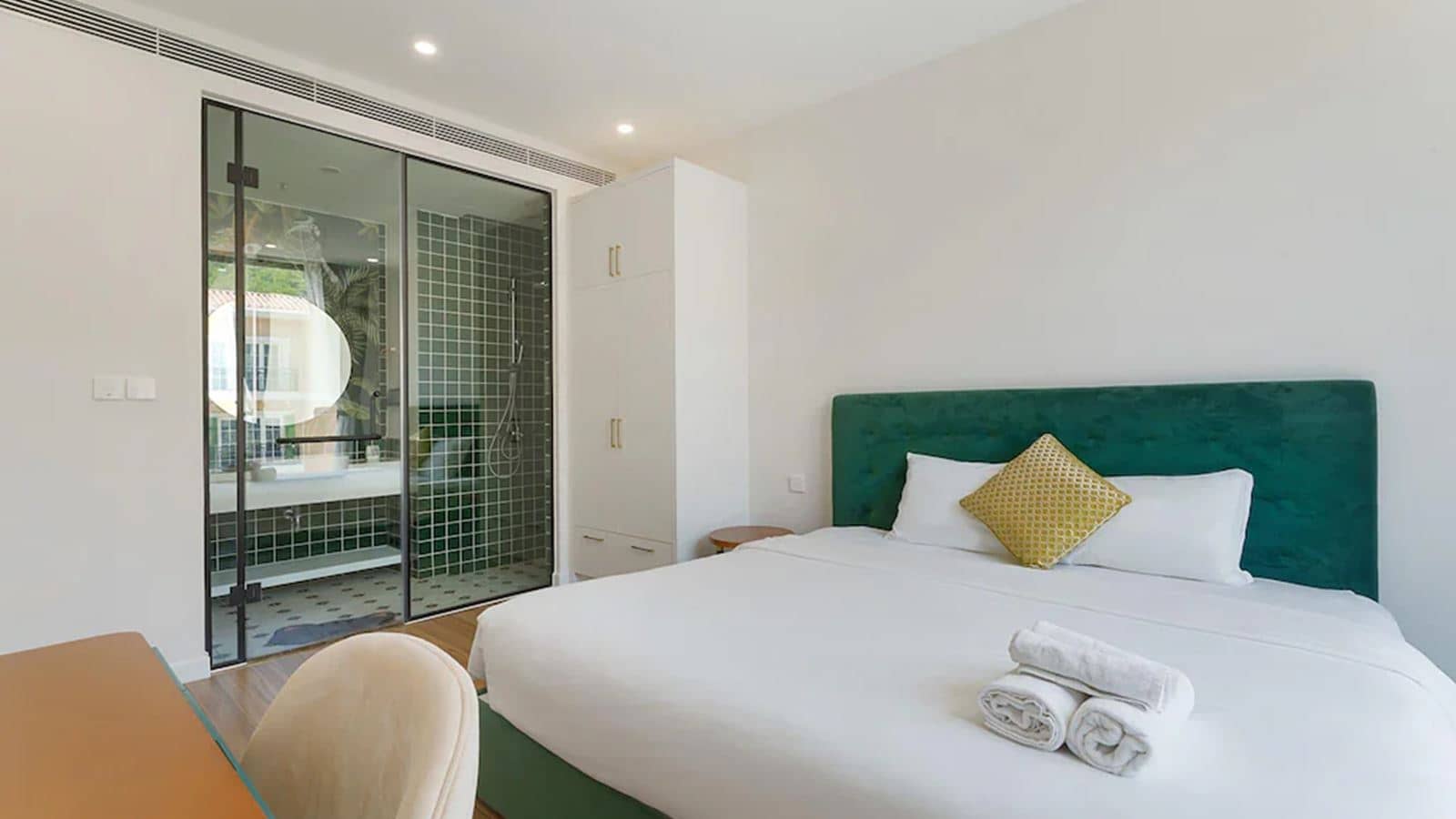rooms-two-bedroom-panorama-ocean--fireworks-view-apartment