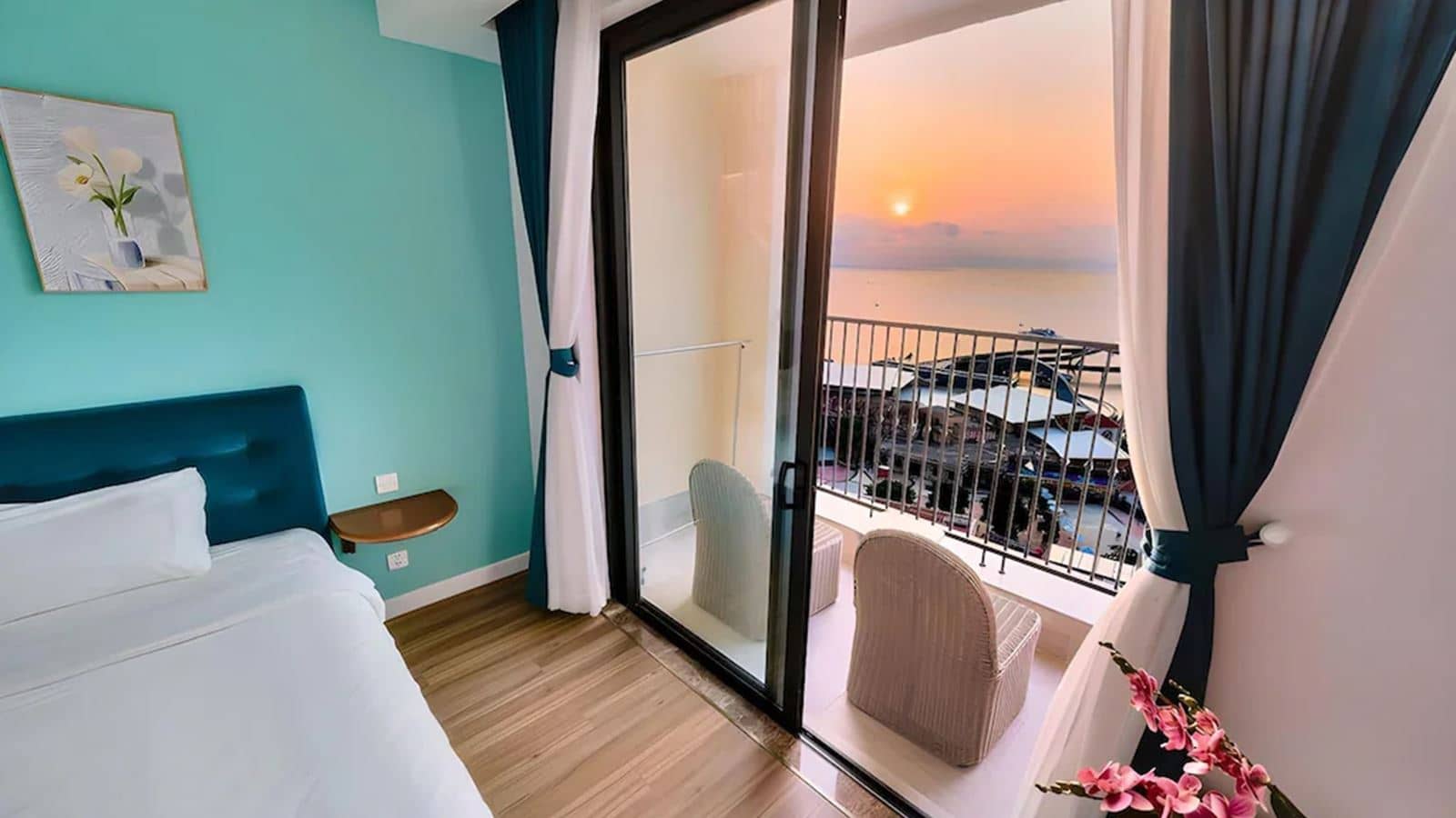 rooms-three-bedroom-suite-ocean--fireworks-view-apartment