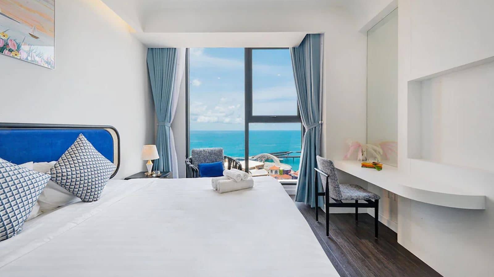 rooms-three-bedroom-suite-ocean--fireworks-view-apartment
