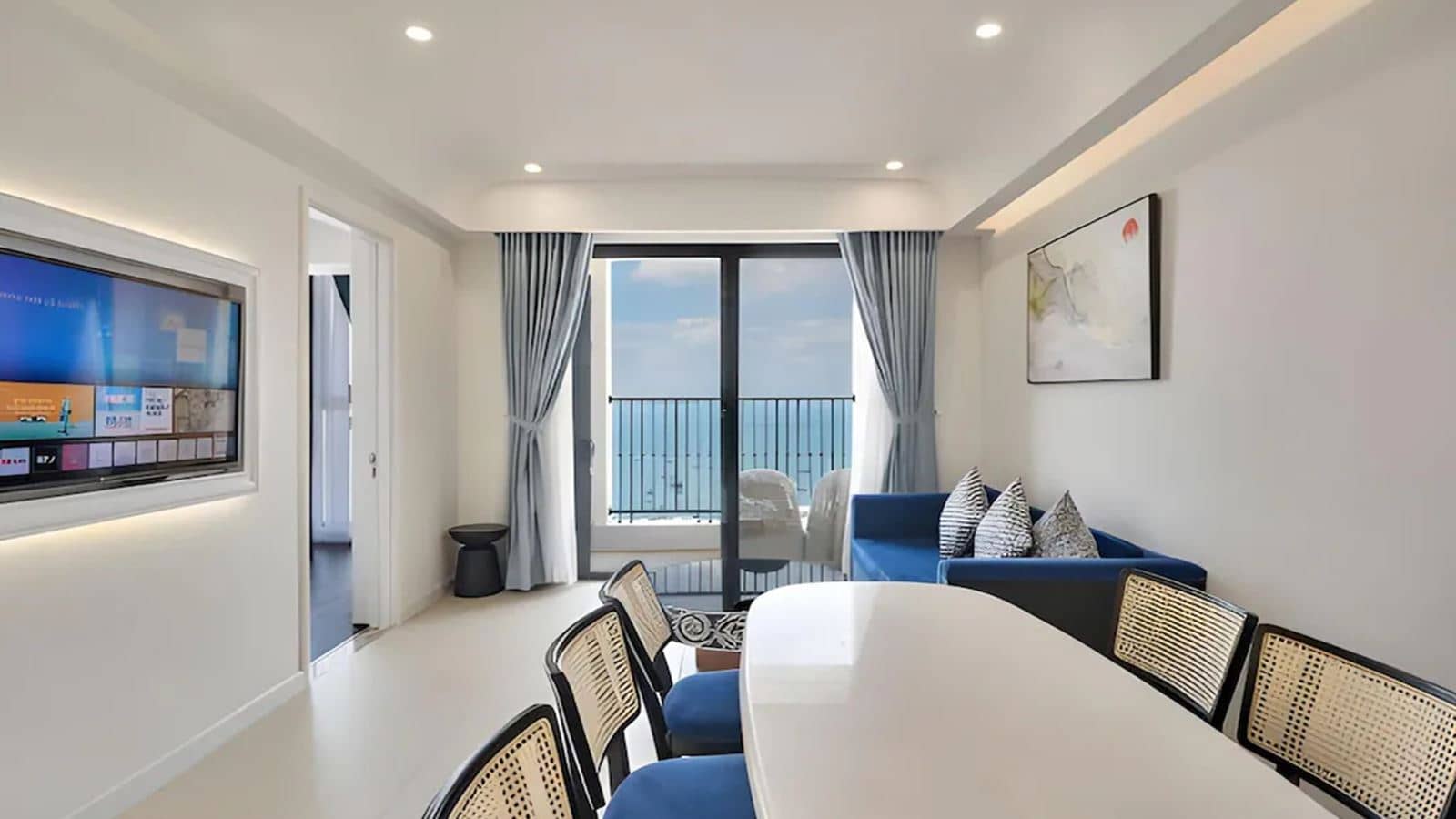 rooms-three-bedroom-suite-ocean--fireworks-view-apartment