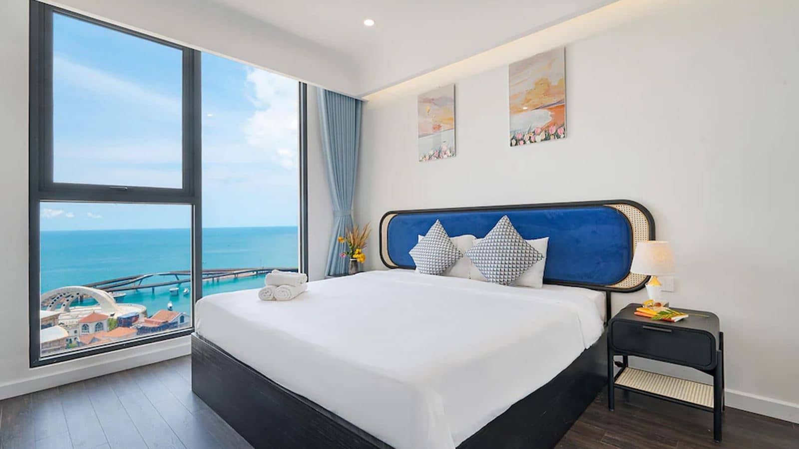 rooms-three-bedroom-suite-ocean--fireworks-view-apartment