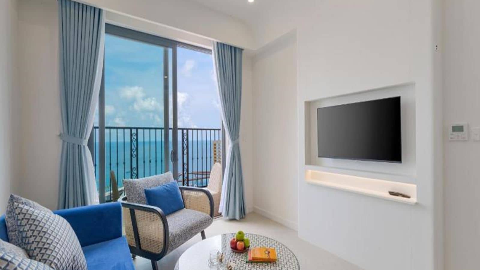 rooms-three-bedroom-suite-ocean--fireworks-view-apartment