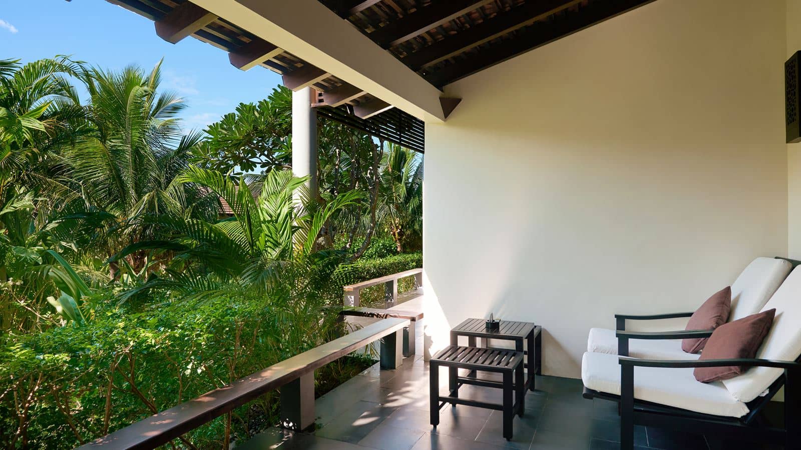 rooms-deluxe-villa-gardenview