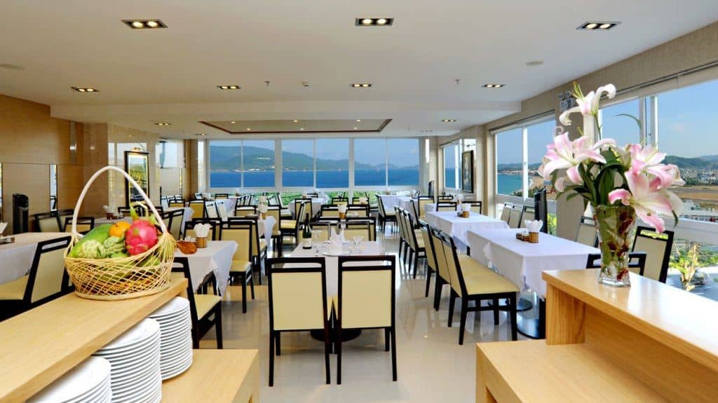 restaurants-restaurant