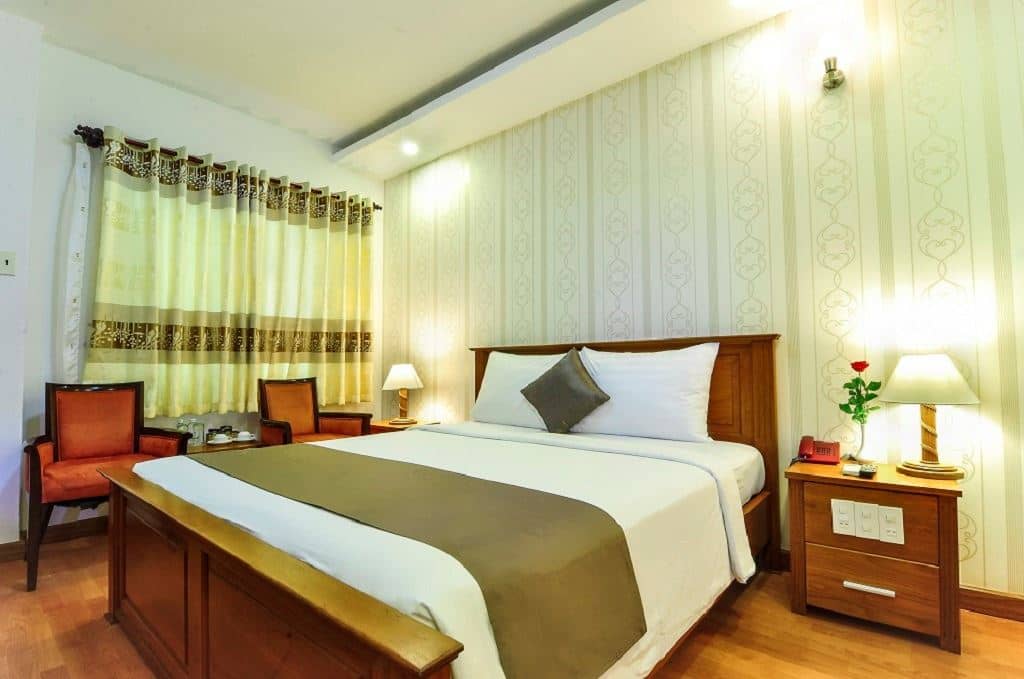 rooms-superior-with-corridor-view