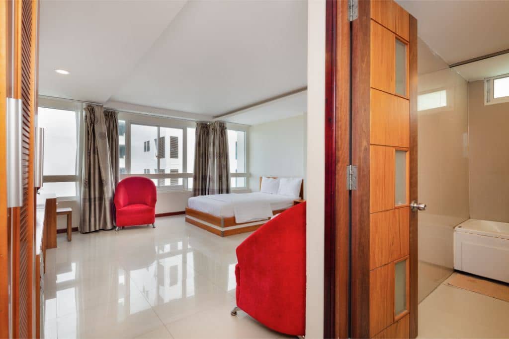 rooms-deluxe-room