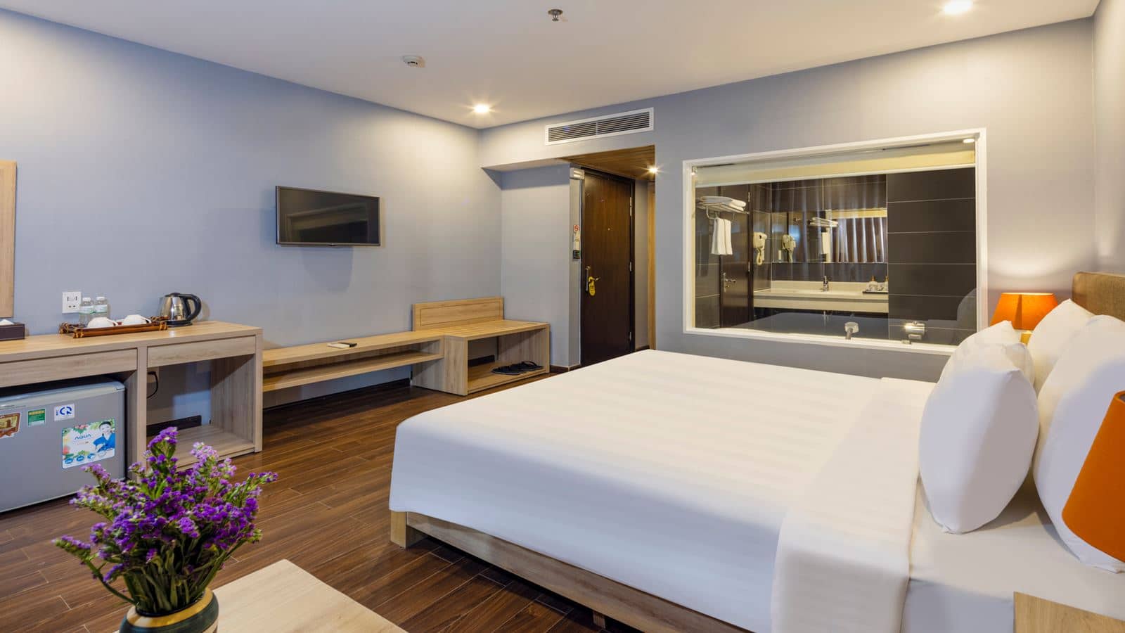 rooms-room-deluxe-city-view-with-balcony