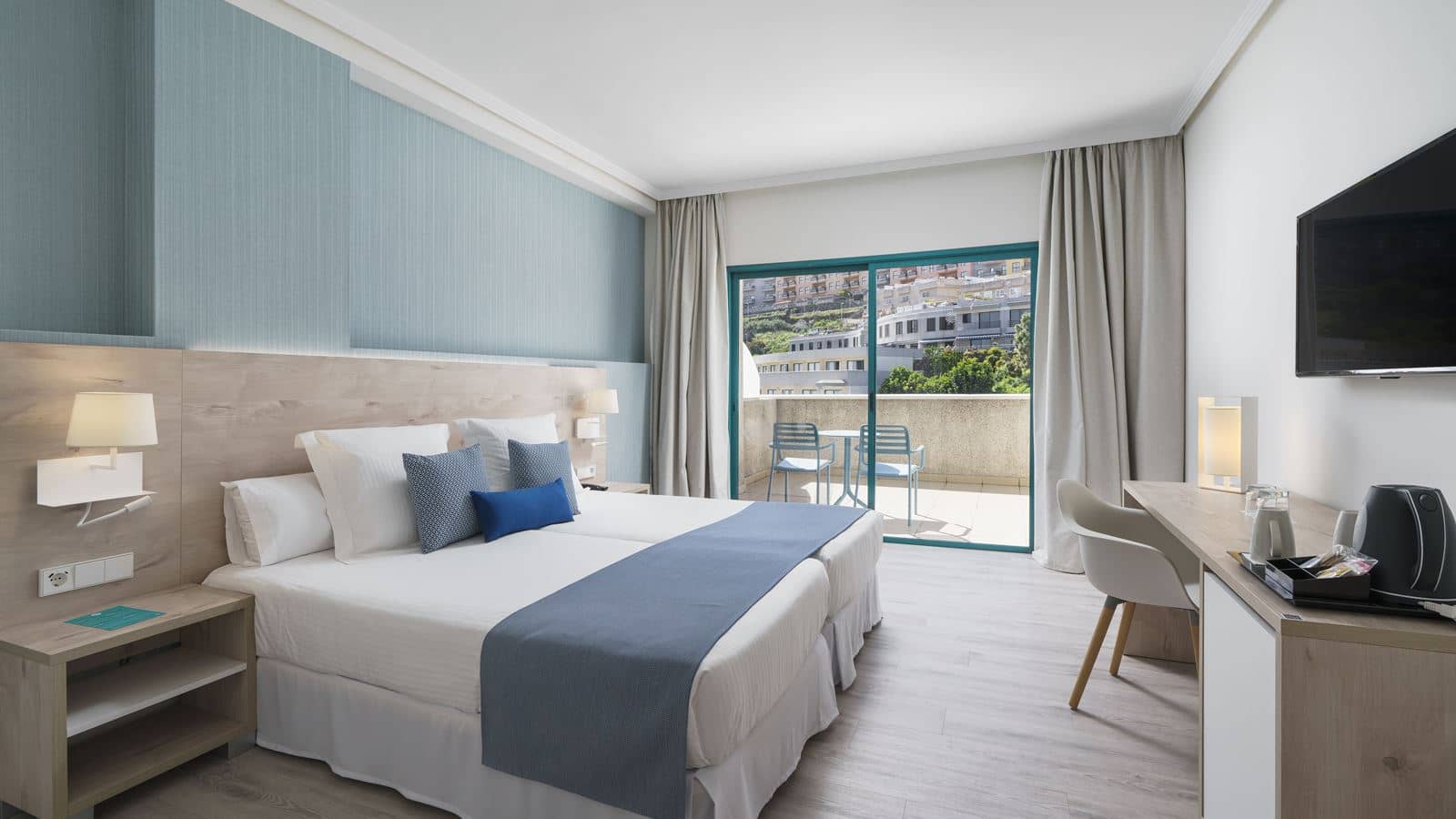 rooms-double-room-pool-view