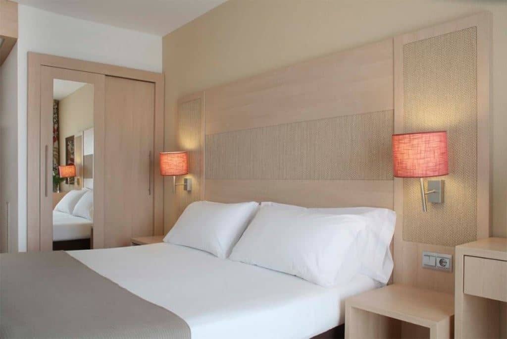 rooms-superior-room