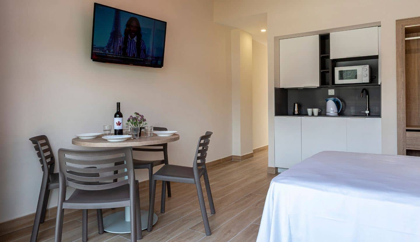 rooms-apartment-24-pax