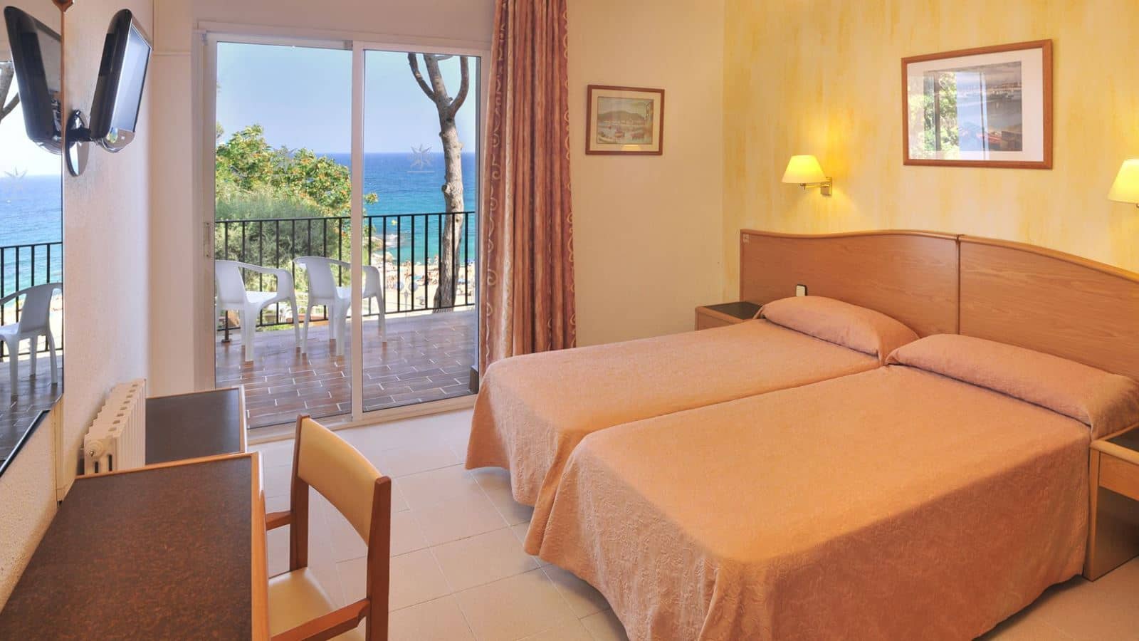 rooms-balcony-room