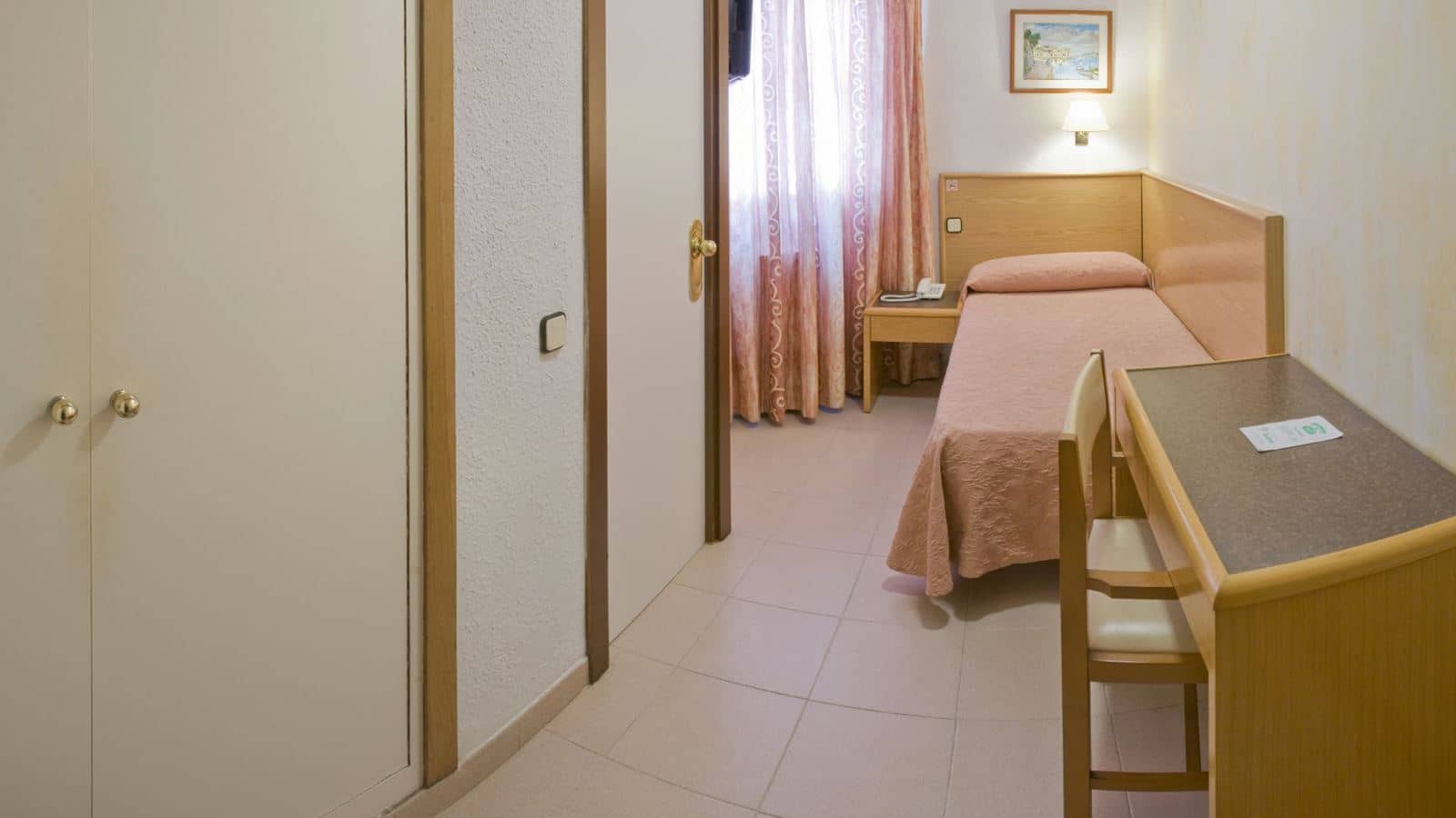 rooms-single-room