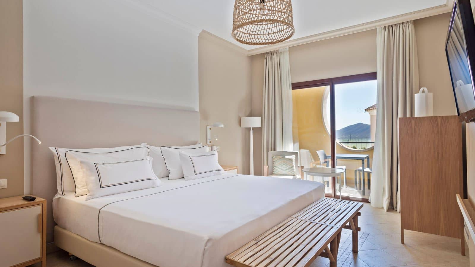 rooms-double-melia-room-balcony-or-terrace